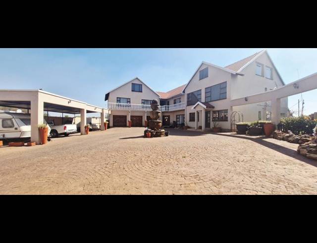 8 BEDROOM HOUSE FOR SALE IN SUNWARD PARK